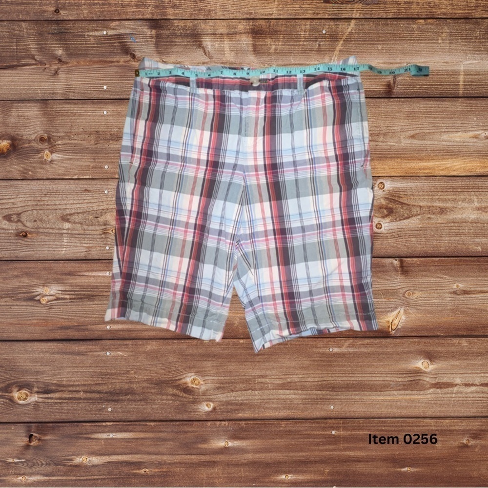 Tommy Hilfiger Women’s Plaid Shorts Size 12 - Versatile and Comfortable - Picture 3 of 5